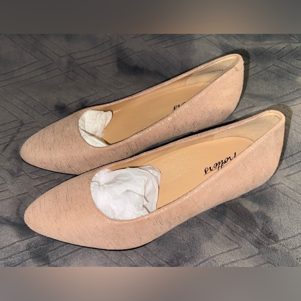 Trotters Beige Women's Heels